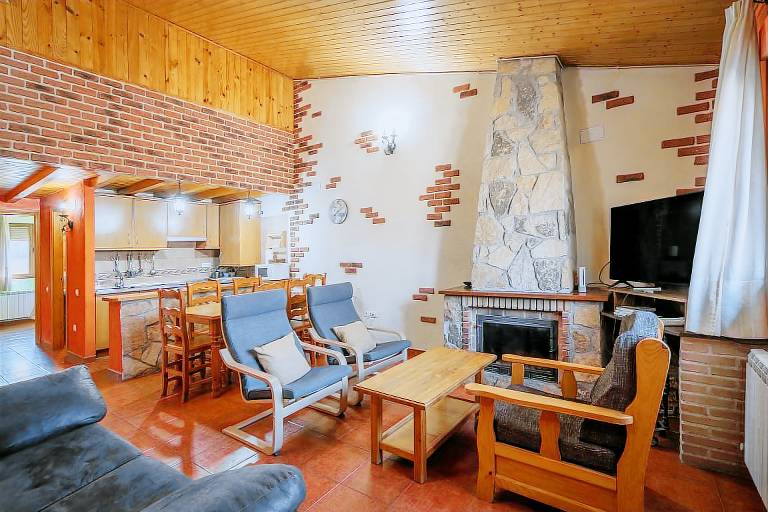 Rural House 'La Vega De Gredos' with Mountain Views, Private Terrace and Wi-Fi — photo 2