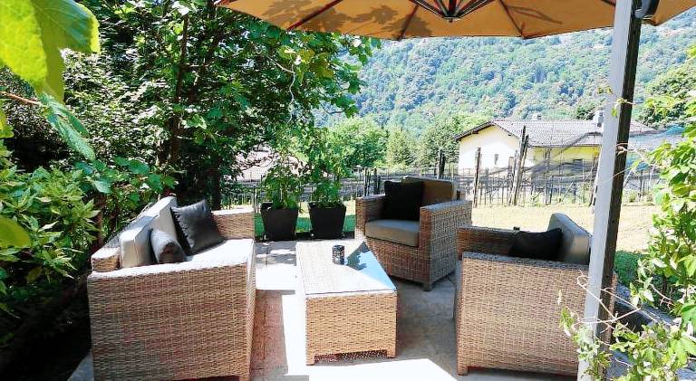 Holiday apartment with patio & garden in Lugano