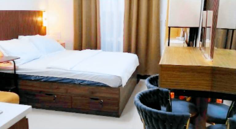Serviced apartment with private pool & terrace — photo 2