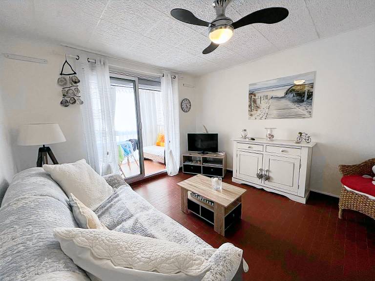 Cozy Studio for 2 Near Beach with Private Parking — photo 5
