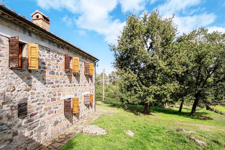 Vacation home with yard & grill in Radicofani