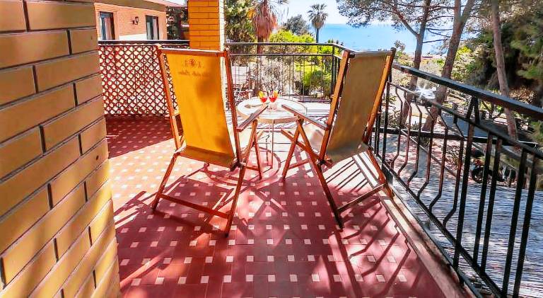 Child-friendly serviced apartment with jacuzzi, garden & barbecue | Dogs allowed — photo 5