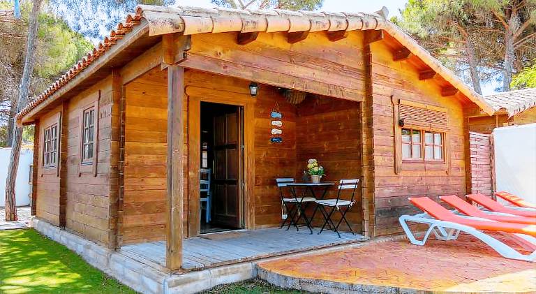 Vacation home with pool | Pet-friendly — photo 2