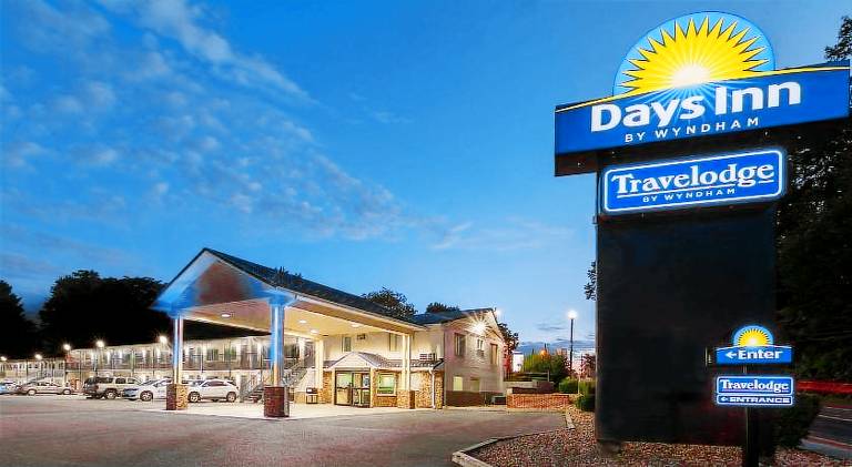 Days Inn by Wyndham Charles Town/Harpers Ferry — photo 2