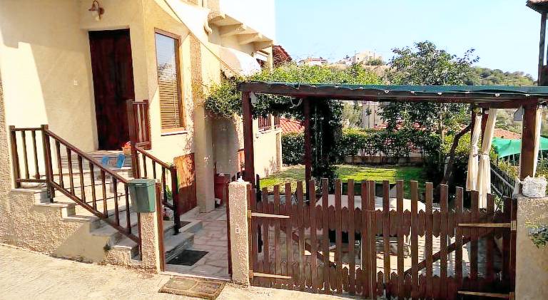House with patio & yard in Kavala