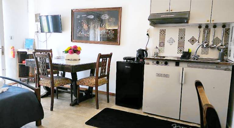 Apartment with yard & terrace | Pet-friendly — photo 5