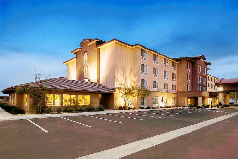 Holiday Inn Hotel And Suites Barstow By IHG — photo 4