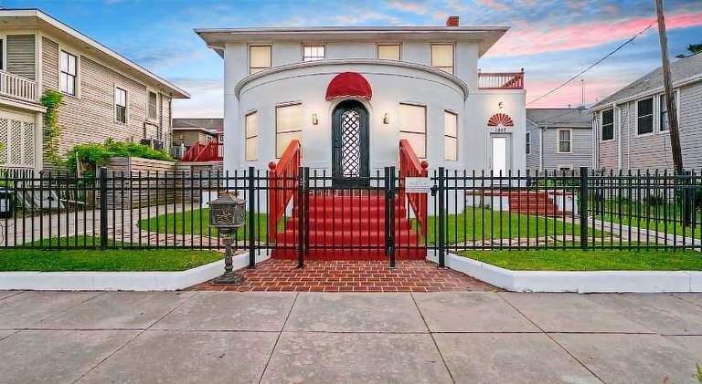 House with 4 rooms for 15 persons in Galveston, TX