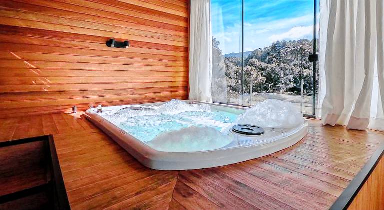Chalet with jacuzzi & garden in Florianópolis