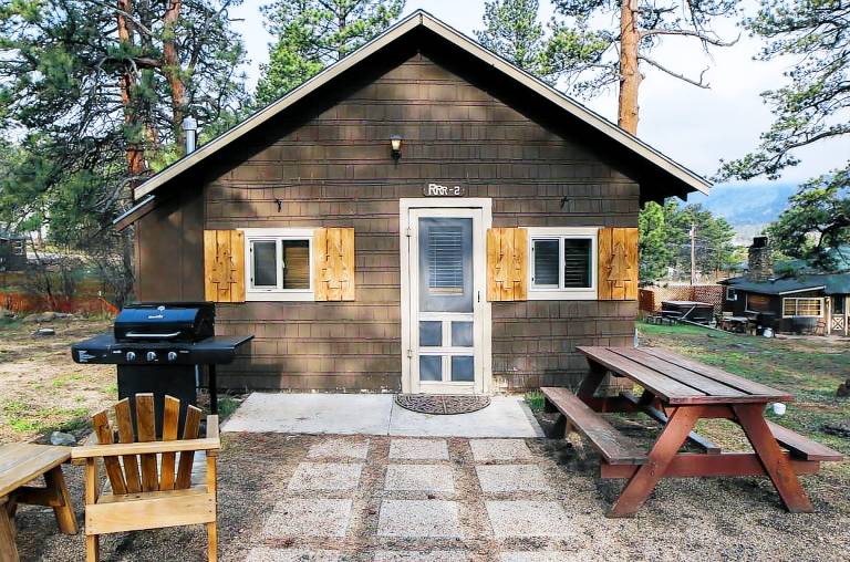Child-friendly beautiful cabin with terrace | Pet-friendly in Estes Park, CO