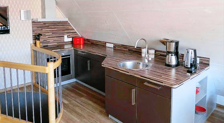 Holiday apartment with terrace, grill & yard — photo 4