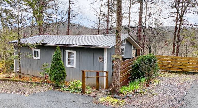 Charming vacation home | Dogs allowed in Dahlonega, GA