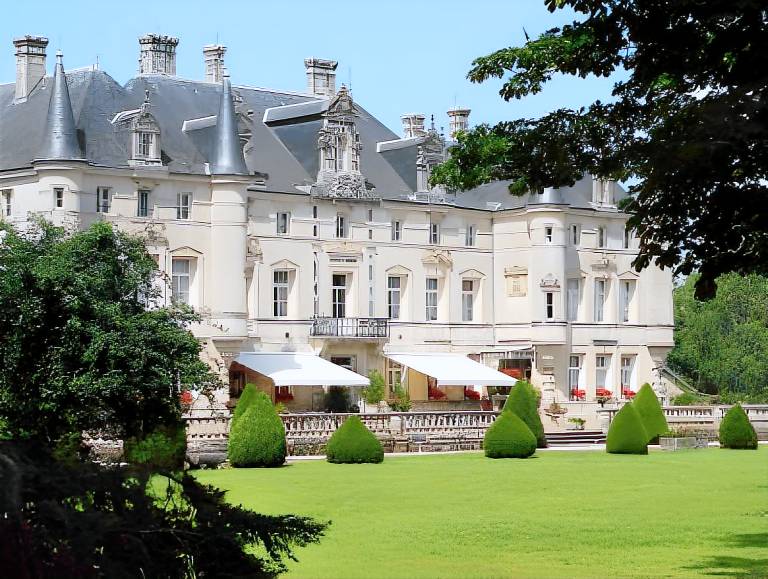 Chateau des Monthairons Hotel Restaurant GastroMaison Spa privatif in Verdun