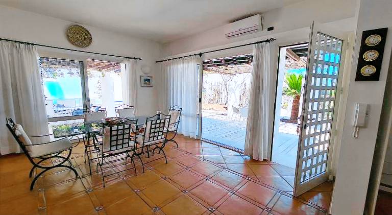 Villa with pool — photo 4