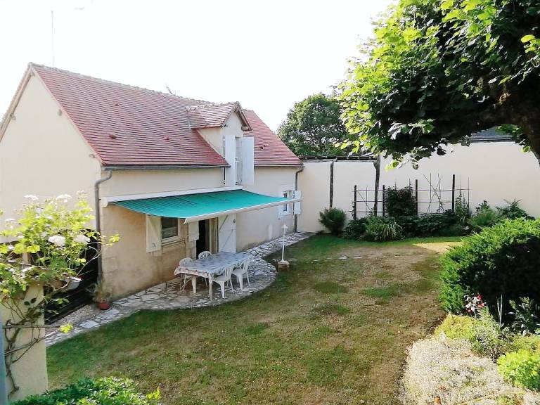 Cottage with grill & yard — photo 3