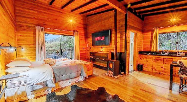 Lodge with yard, patio & jacuzzi | Perfect for remote work — photo 2