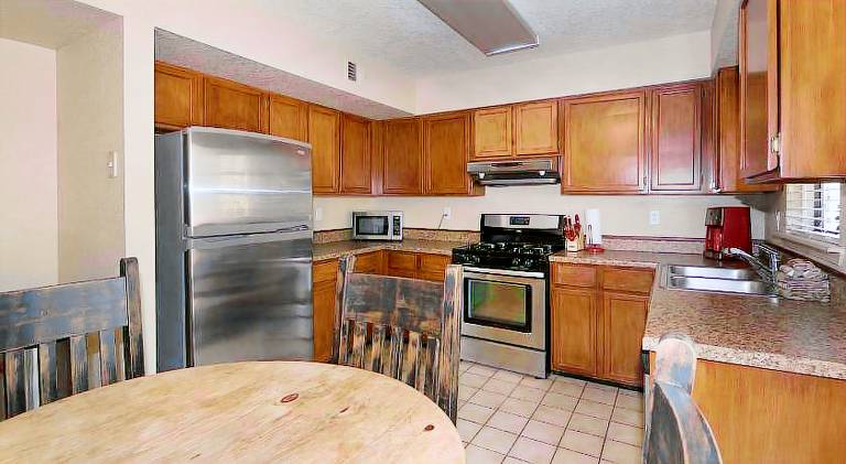 Fully equipped vacation home with BBQ, jacuzzi & terrace | Pets allowed — photo 2