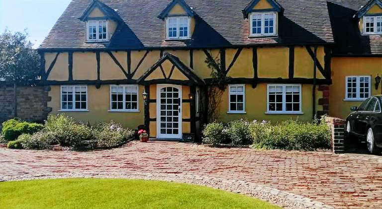 Family-friendly beautiful vacation home with patio, grill & yard | Pets allowed — photo 4