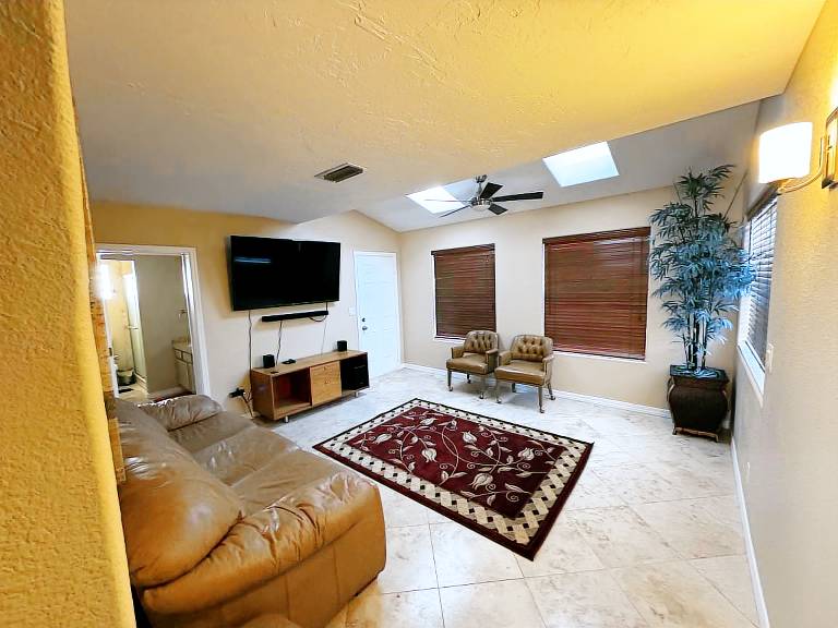 House with BBQ, hot tub & heated pool | Mountain view — photo 5