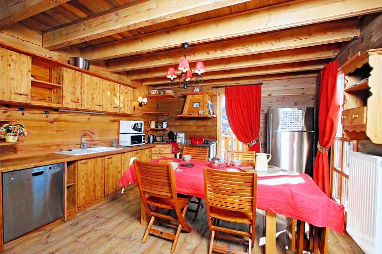 Chalet, 200m from resort center, sauna, terrace, balcony, fireplace or stove, parking, tv — photo 5
