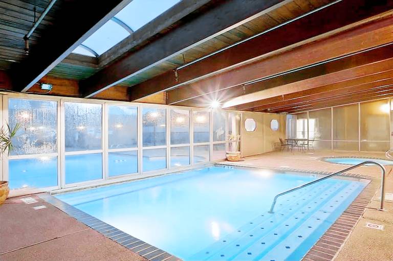 Holiday Inn and Suites Overland Park West by IHG