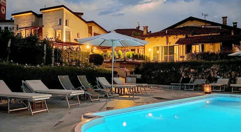 Family-friendly wonderful house with pool, garden & BBQ | Pets are welcome in La Morra