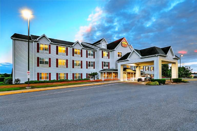 Lancaster Inn & Suites — photo 3