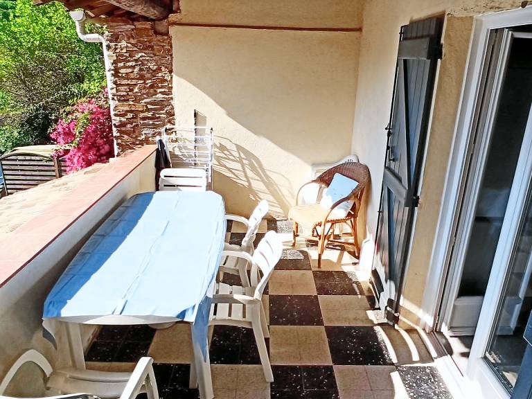 Holiday apartment with patio & barbeque — photo 3