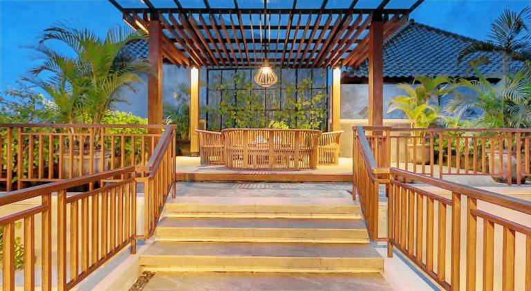 Villa with grill, yard & private pool — photo 3