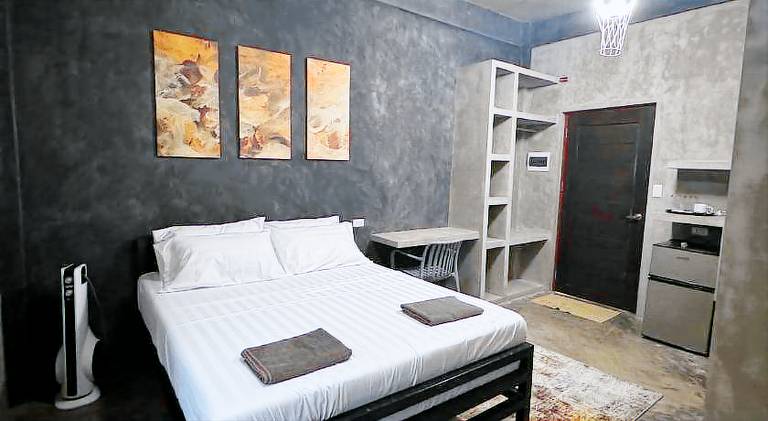 Greyhouse — photo 2
