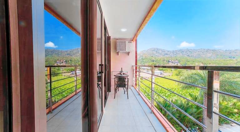 Rental apartment with terrace, yard & pool | Dogs allowed — photo 3