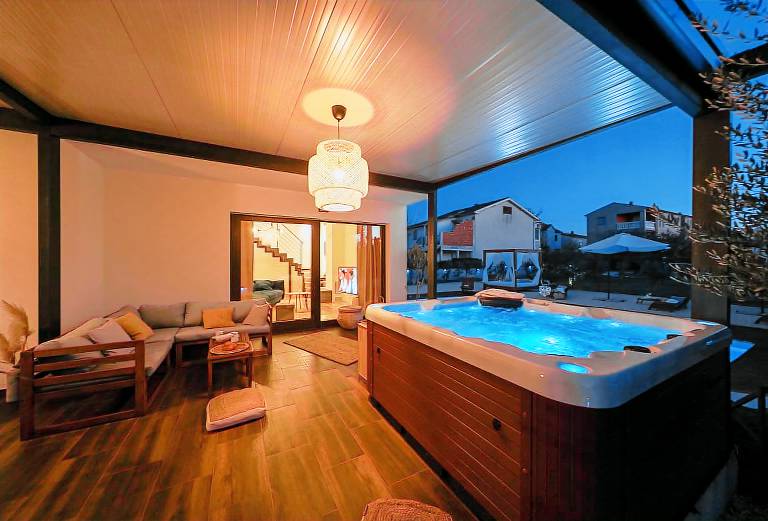 Villa with private pool, terrace & garden — photo 4