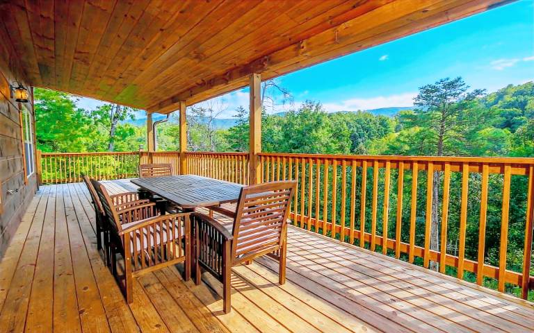 Peaceful wooded views and a cozy hot tub! - White Pine Lodge — photo 3
