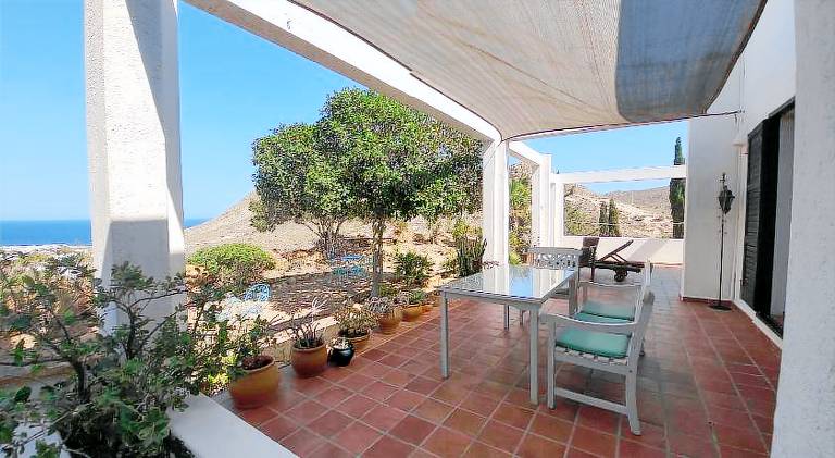 House with pool & patio | Dogs allowed — photo 3