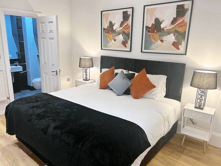 Tavistock House Contractor stay Parking Sleeps 7