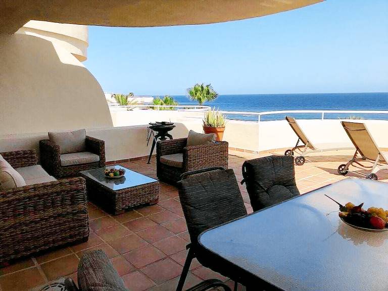 Vacation home with terrace — photo 4