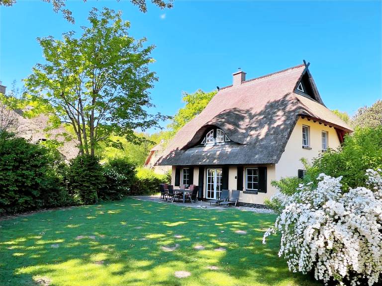 Freistehendes Reetgedecktes Ferienhaus in Strandnähe — photo 2