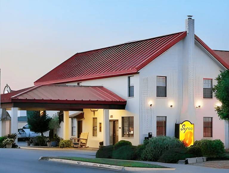 Super 8 by Wyndham Fredericksburg in Fredericksburg, TX