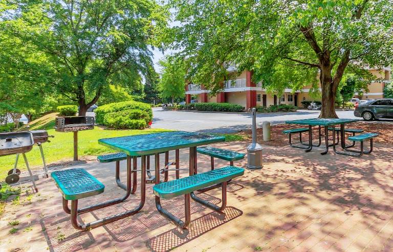 Extended Stay America Select Suites - Greensboro - Wendover Ave. - Big Tree Way — photo 4