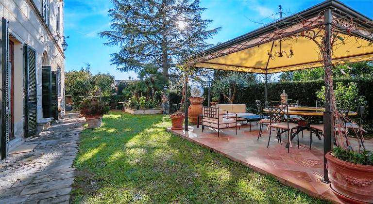 Pleasant rental apartment with garden | Pets are welcome in Terricciola