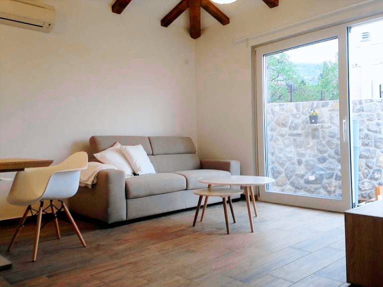 Fully equipped beautiful house with yard, BBQ & patio | Close to the beach | Pet-friendly — photo 2
