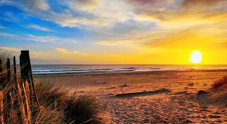 E4A, Three bedroom caravan - California Cliffs, Parkdean Resort, Scratby - Sleeps 8, bed linen and t — photo 5