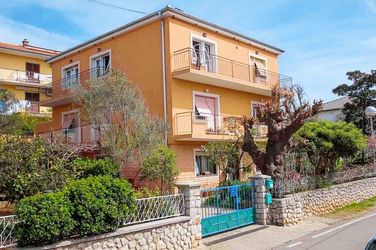 Holiday apartment with two bathrooms and terrace in Mali Losinj