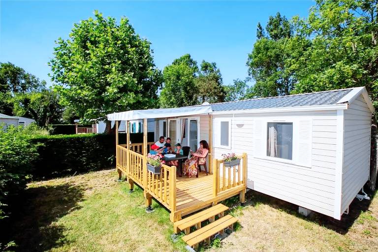 Mobile home with patio, garden & barbeque — photo 2