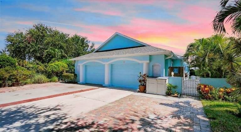 House with 2 rooms for 5 persons in Cape Canaveral, FL