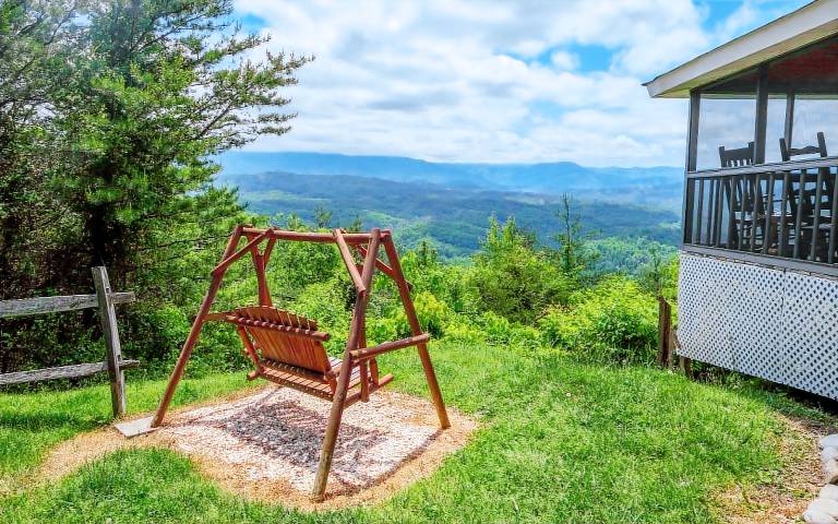 Over the Top - Pets Welcome, Mountain Views, Hot Tub, Wood-burning Fireplace in Sevierville, TN