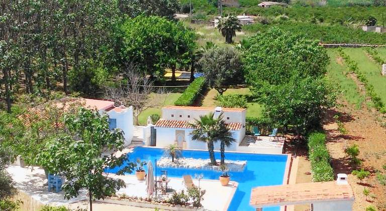 Vacation home with pool in Denia