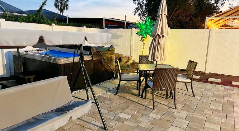 Vacation home with pool & hot tub — photo 3