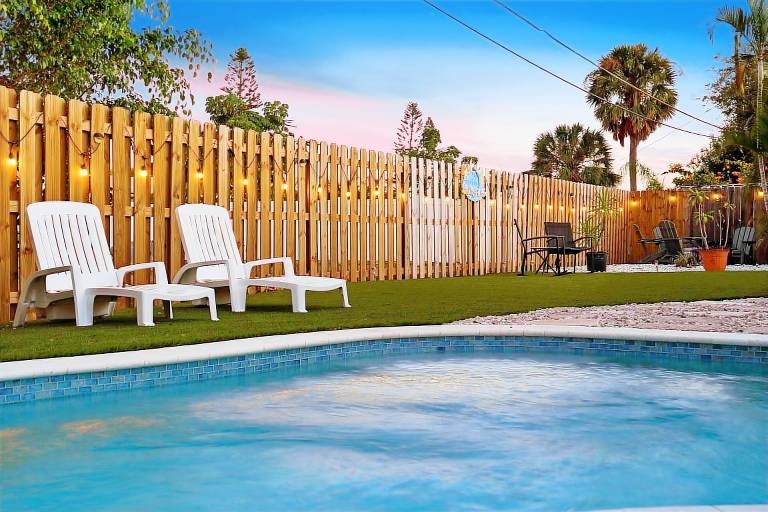Vacation home with barbecue & private pool — photo 2