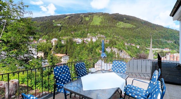 Beautiful holiday apartment with sauna, patio & yard | Next to the ski | Good for workation | Pets are welcome — photo 4